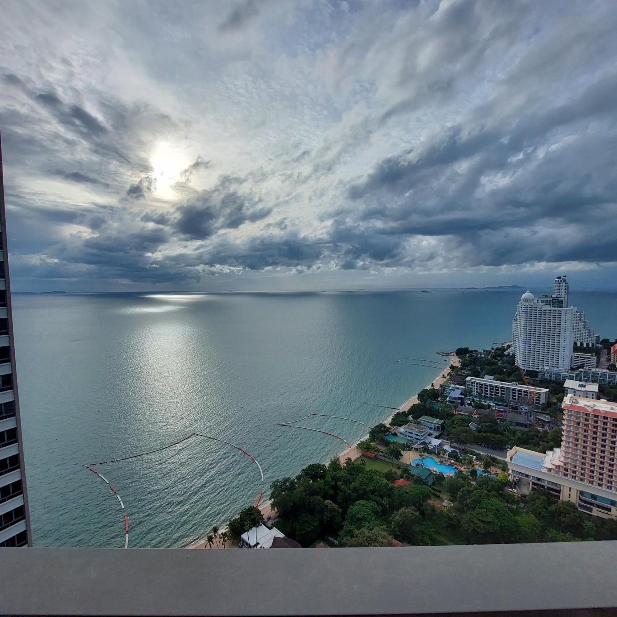 Sea View Apartment In Pattaya Luaran gambar