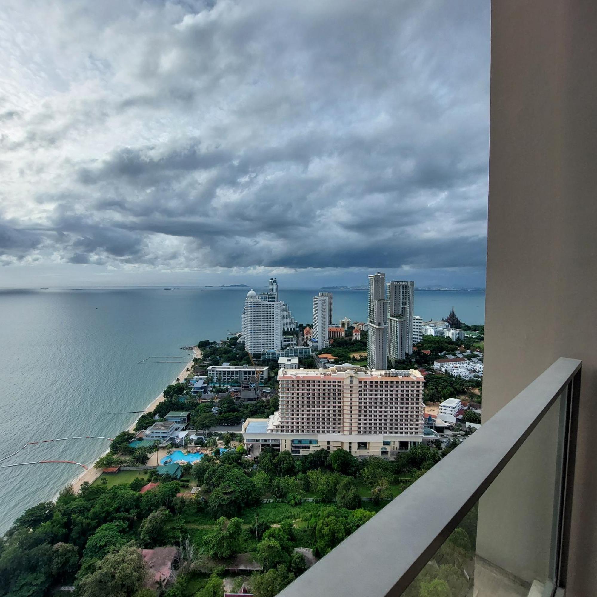 Sea View Apartment In Pattaya Luaran gambar