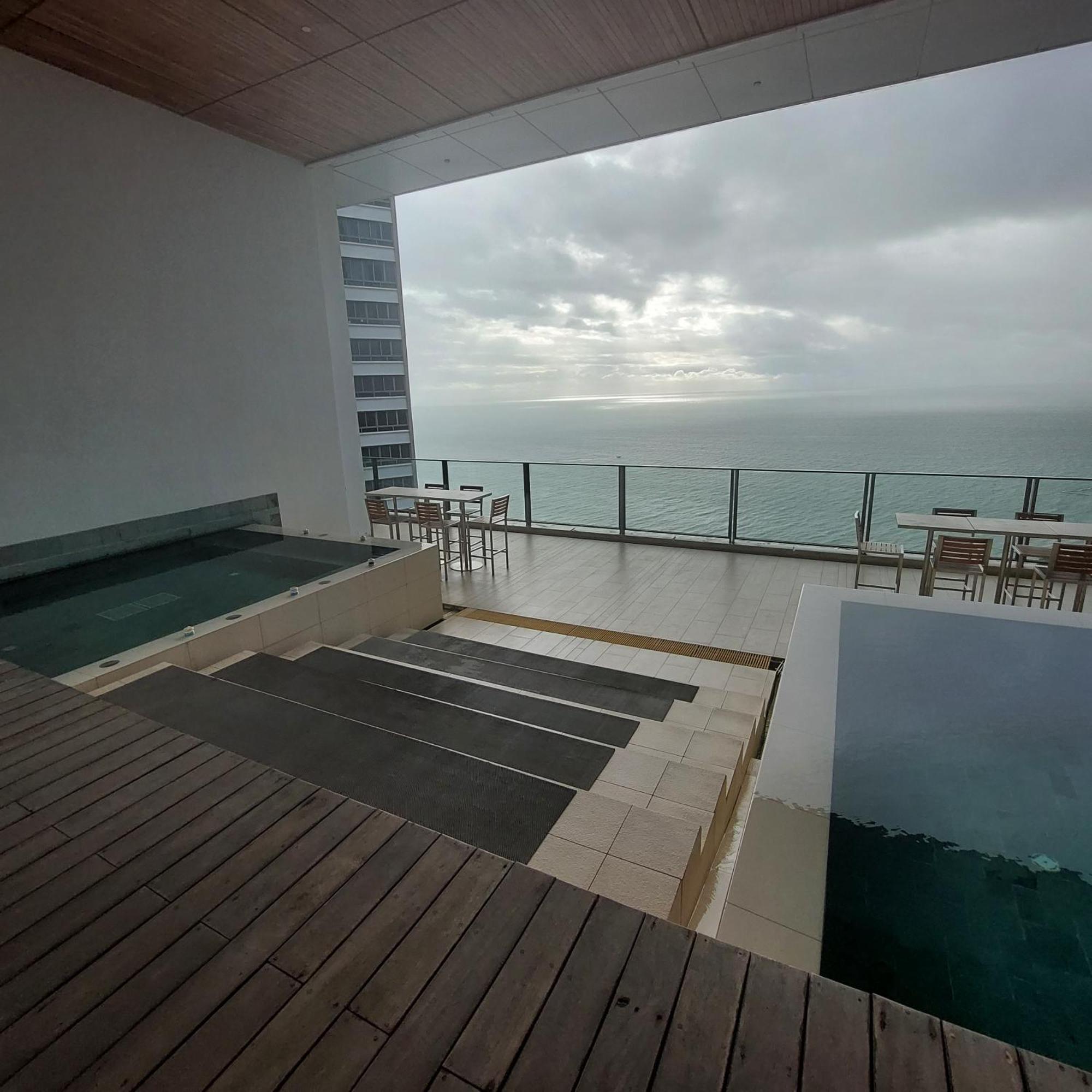 Sea View Apartment In Pattaya Luaran gambar