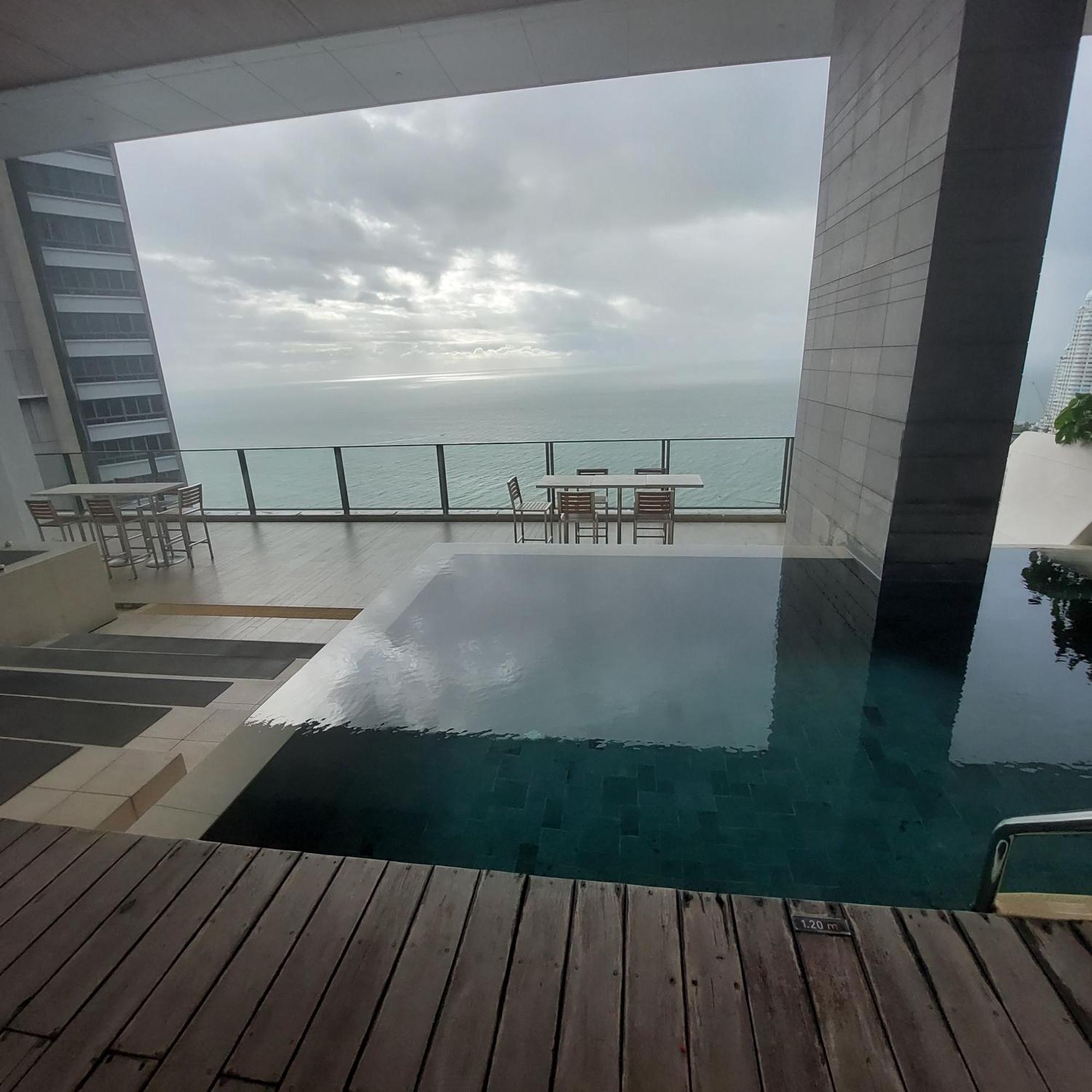 Sea View Apartment In Pattaya Luaran gambar