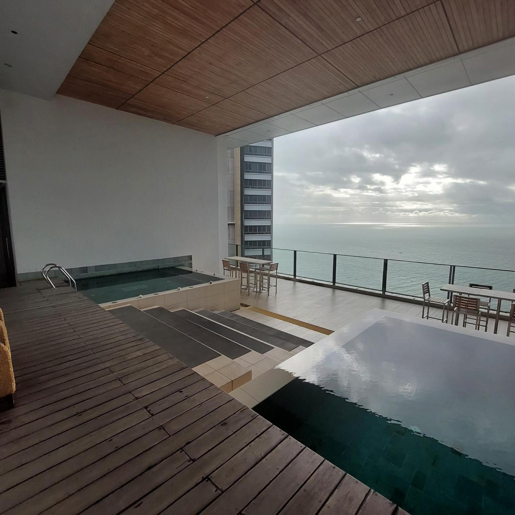 Sea View Apartment In Pattaya Luaran gambar
