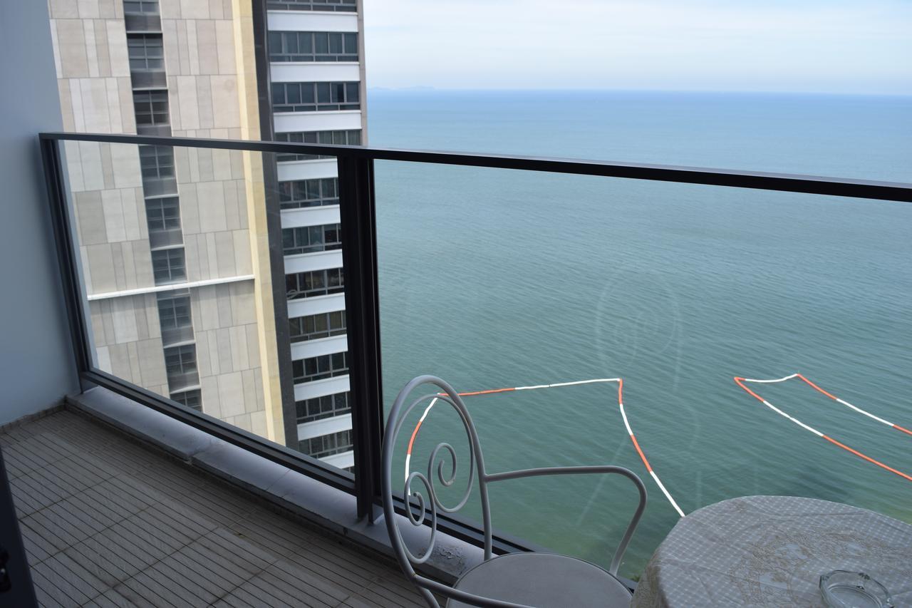 Sea View Apartment In Pattaya Luaran gambar